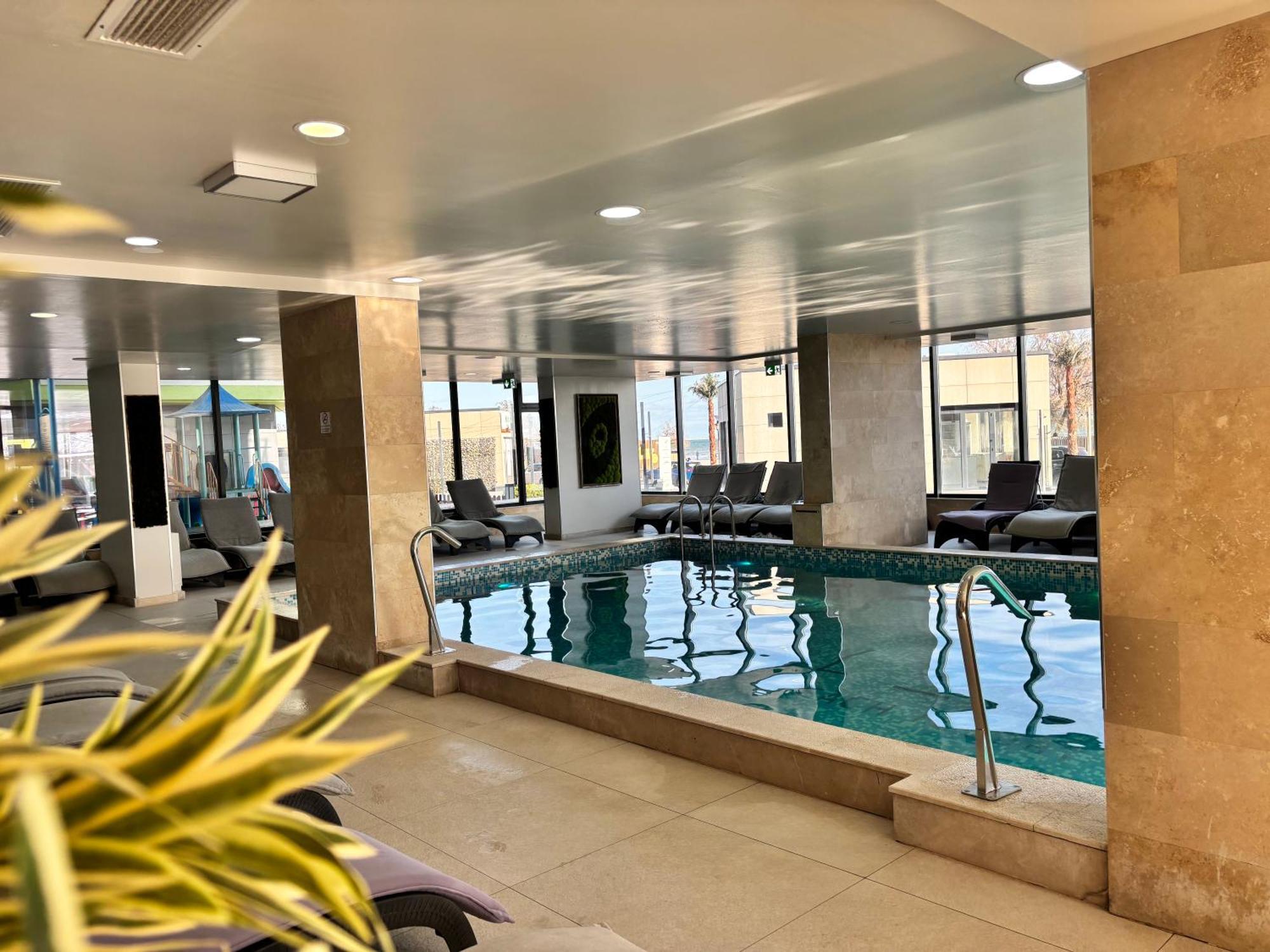 Purple Onyx - Pool & Spa Beach Resort Năvodari Eksteriør bilde